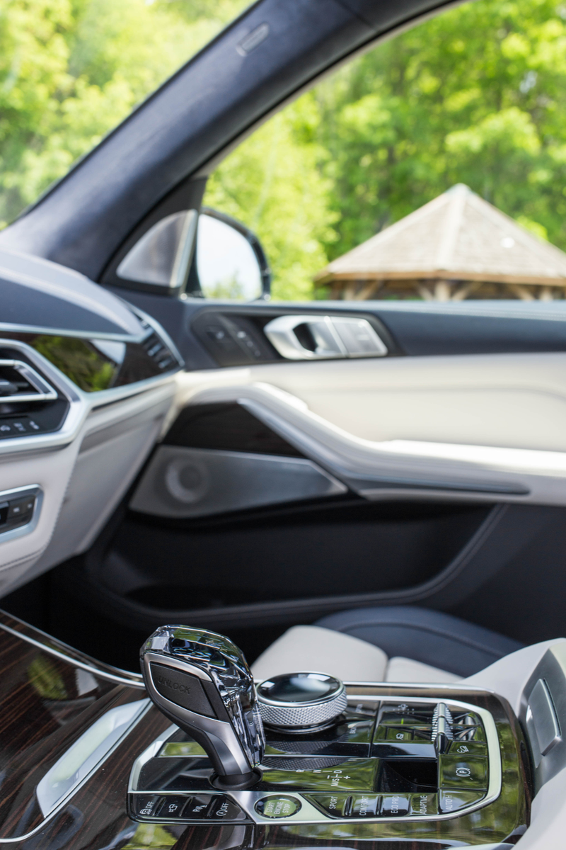 Illustration for article titled Oh God I Think I Actually Love BMW's Crystal Shifter